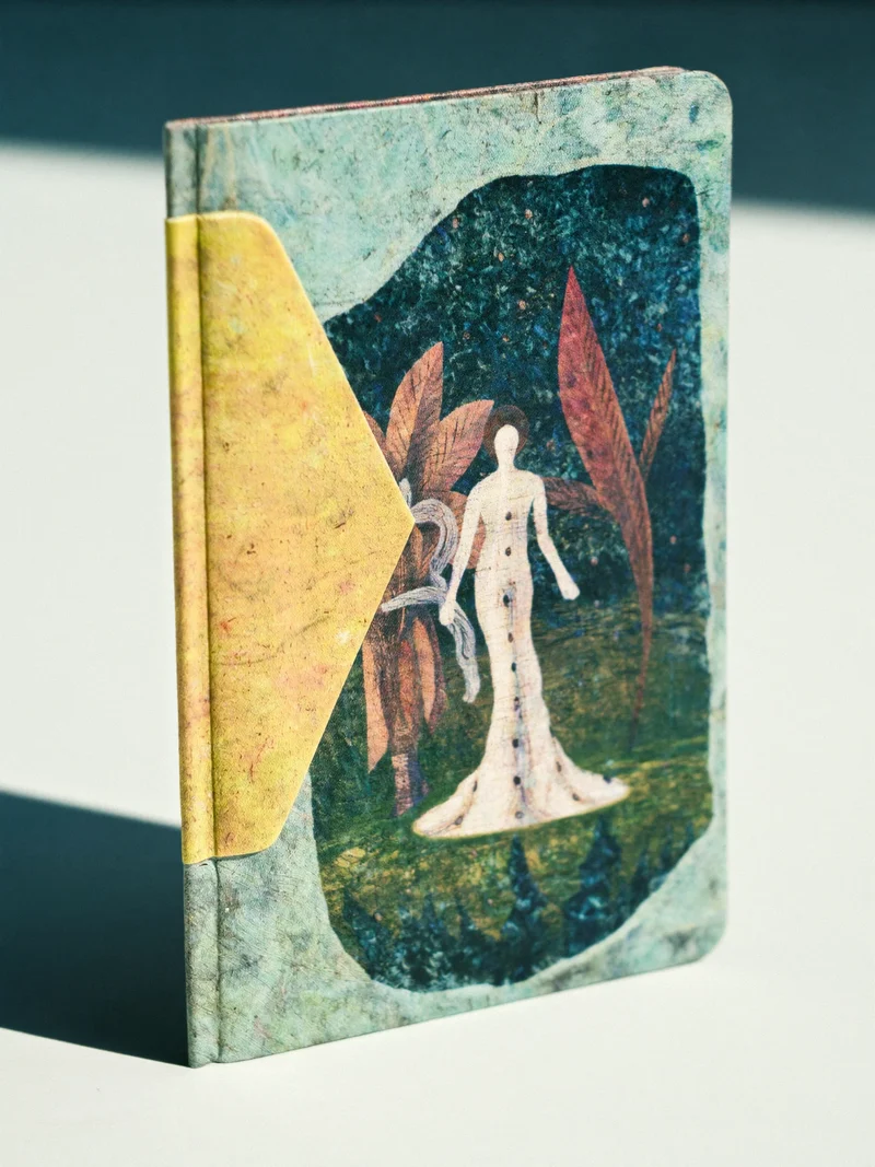 Studio illustrato di quaderno in tela con dorso asimmetrico